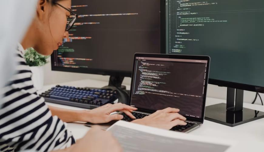 东城区小程序定制开发构建实时互动新生态：WebRTC+即时通讯双引擎驱动